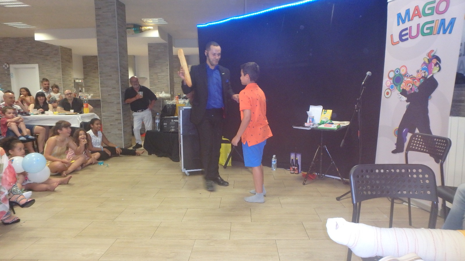 Mago en comunión con participación del público