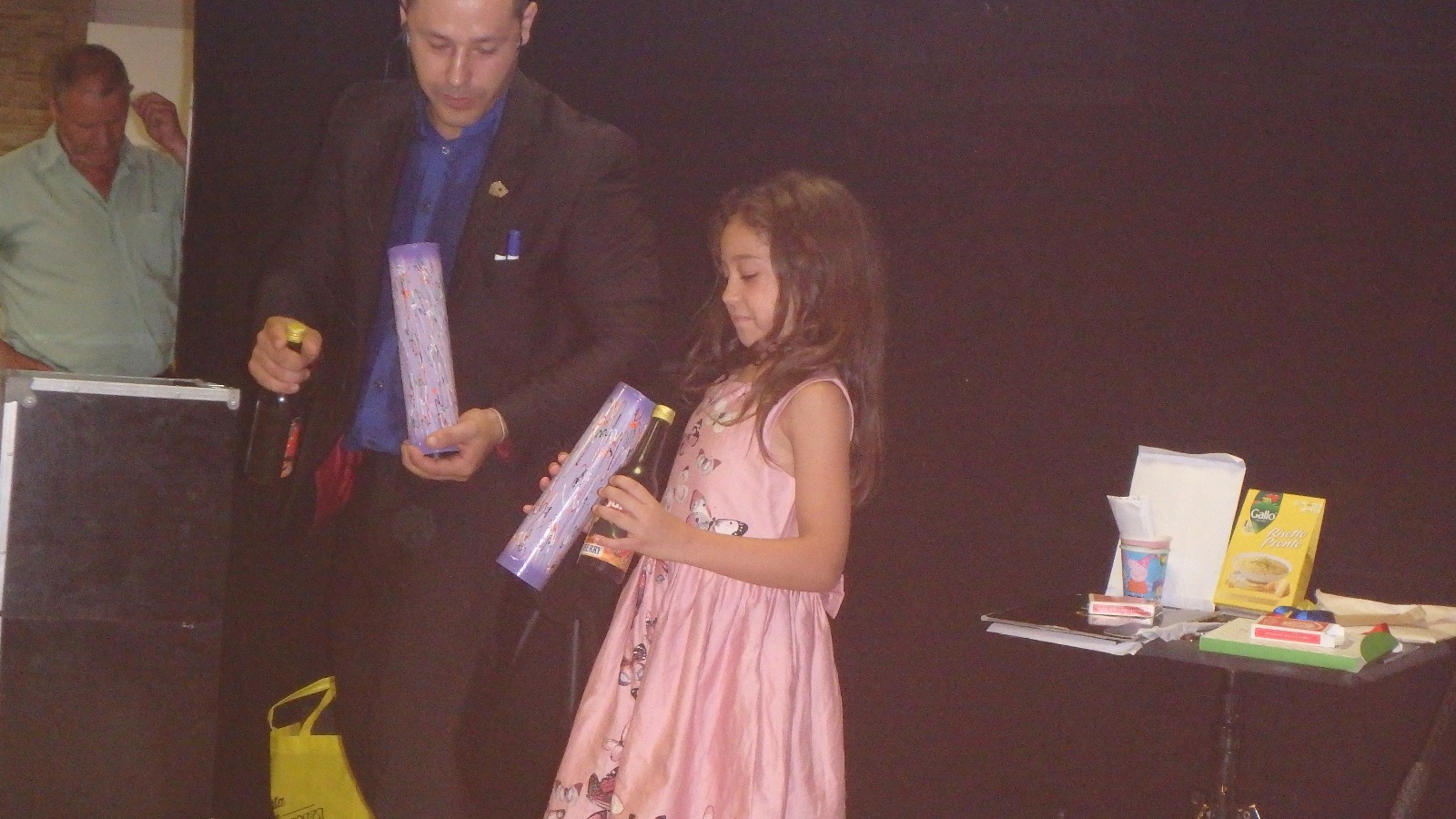 Actuación de Mago Leugim en evento especial